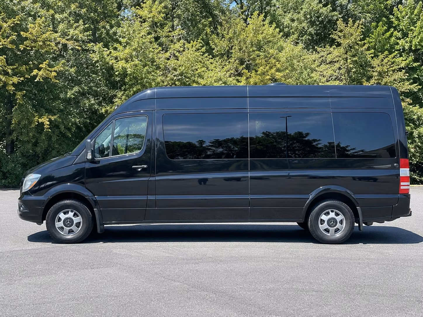 bus rentals for victoria proms homecomings